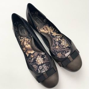 Born Mardea bronze and black ballet flats, size 9 *New in Box*